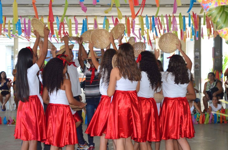 alunas-danças-populares-ufpb.jpg alunas-danças-populares-ufpb.jpg