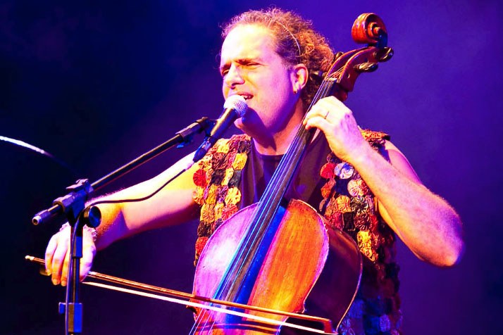 Pág 9 - Músico Lui Coimbra - Foto - Graziella Widdman.jpg