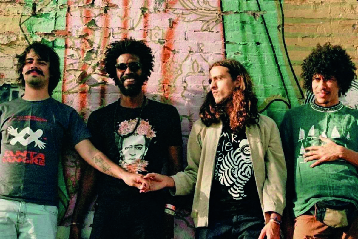 Boogarins - 03.jpg