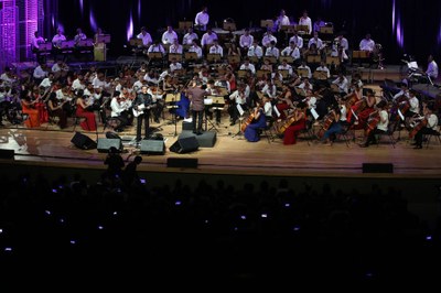 Show histórico em homenagem aos 431 anos de João Pessoa lotou o teatro do Centro de Convenções