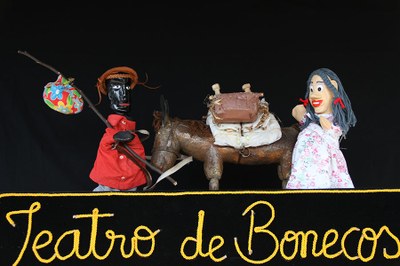 O algodão colorido é destaque na trama desenvolvida no espetáculo