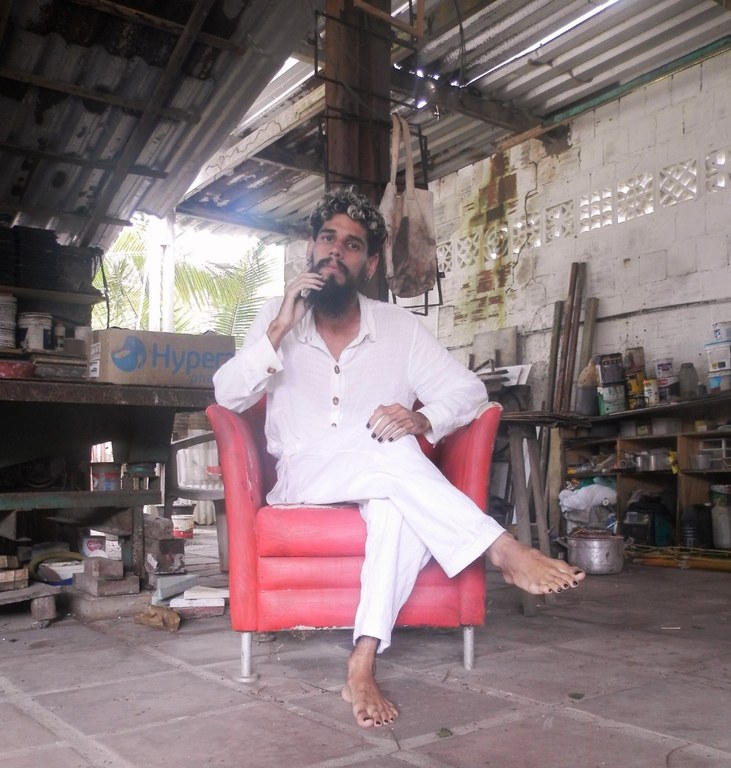 Foto divulgação Lucas Alves autorretrato.jpg