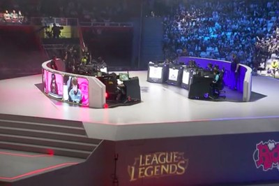 Equipes competem frente a frente, diante da torcida