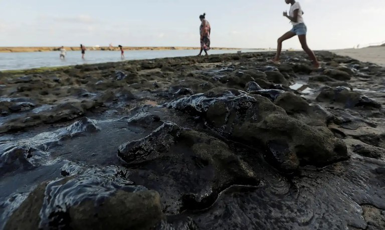 2019-10-08t224319z_95601330_rc1101698dc0_rtrmadp_3_brazil-environment-oil-bolsonaro  Foto Alisson  Frazão Agê ncia Brasil.jpg