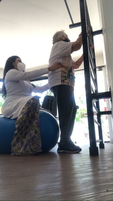 paciente Terezinha_ arquivo pessoal da fisioterapeuta.jpg