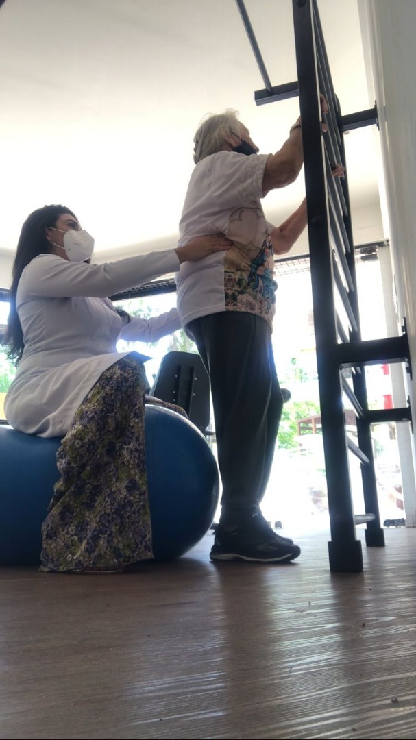 paciente Terezinha_ arquivo pessoal da fisioterapeuta.jpg