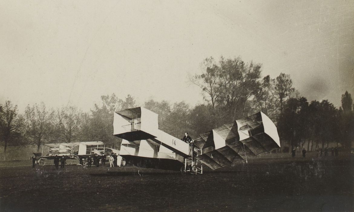 14 Bis Foto Jules Beau - Domínio Público.jpg