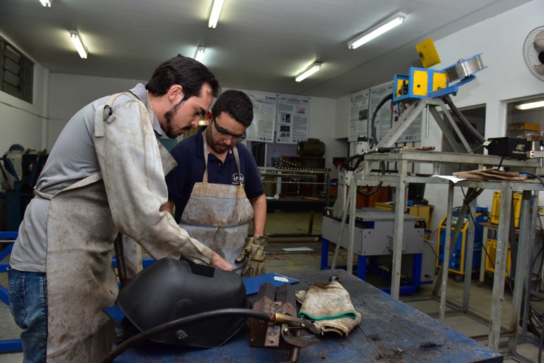 Pesquisadores-do-Laboratório-de-Soldagem-da-Universidade-Federal-de-Campina-Grande-(2).jpg