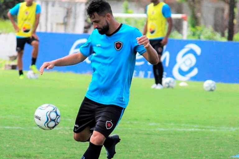 NANDO BOTAFOGO.jpg
