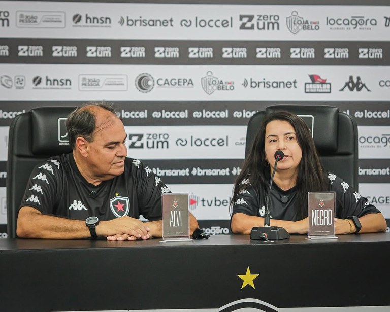 A treinadora Gleide Costa e o Coordenador da Base e do Futebol Feminino, Nei Pandolfo,.jpg