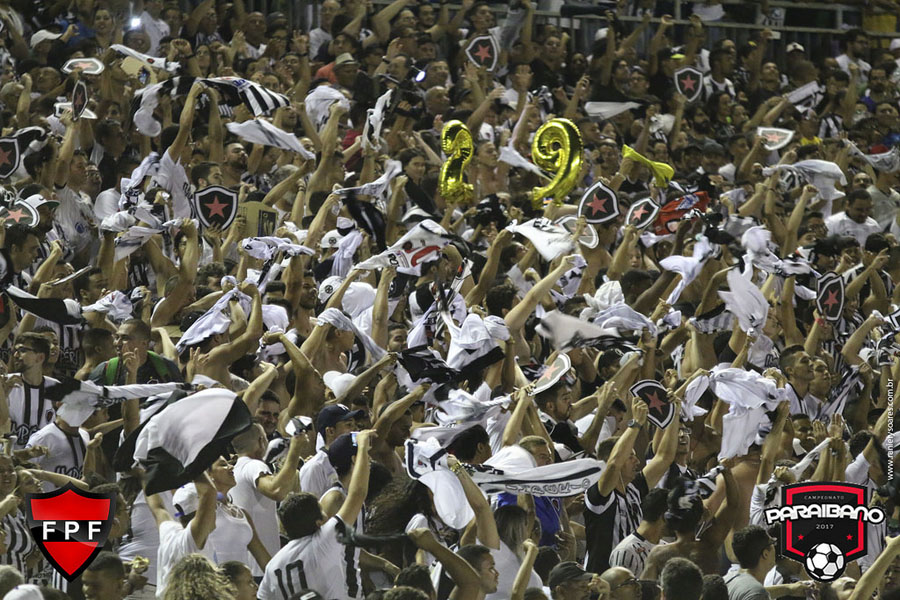 Torcida vibra com a conquista do título em casa