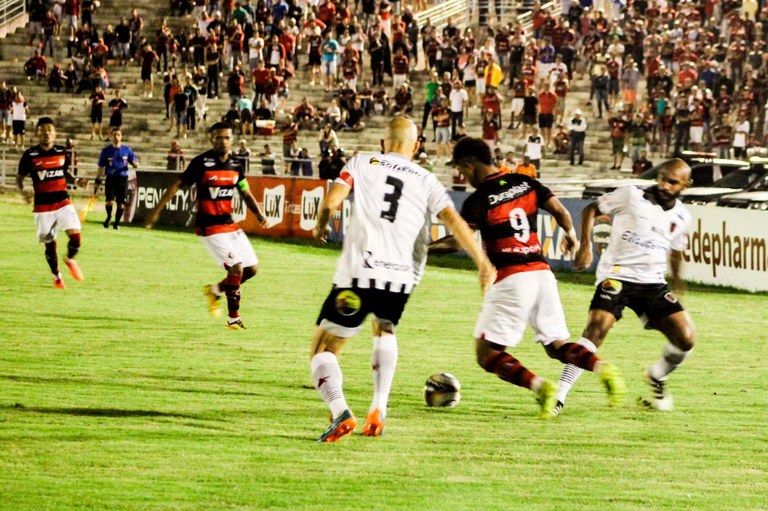 Leston Júnior.jpg