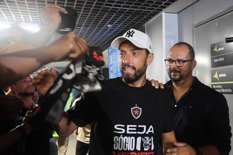 2026.01.12_chegada de Nenê do Botafogo © Roberto Guedes (122).JPG