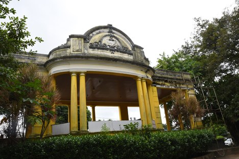 Floricultura da Praça da Independência também funcionava como palanque público | Foto: Evandro Pereira