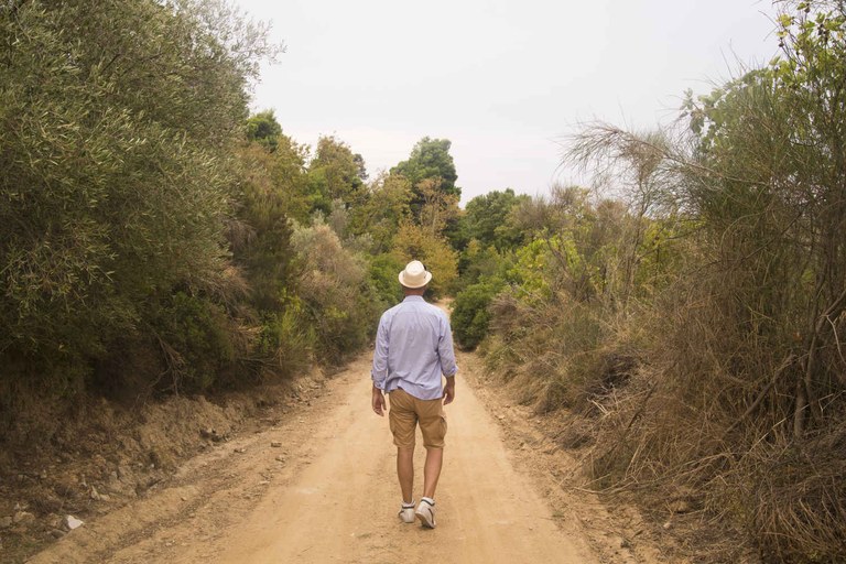 homem caminhando - Freepik.jpg