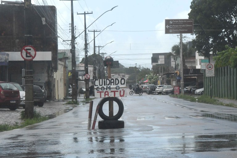 Buracos nas ruas de João Pessoa_f. evandro (1).JPG