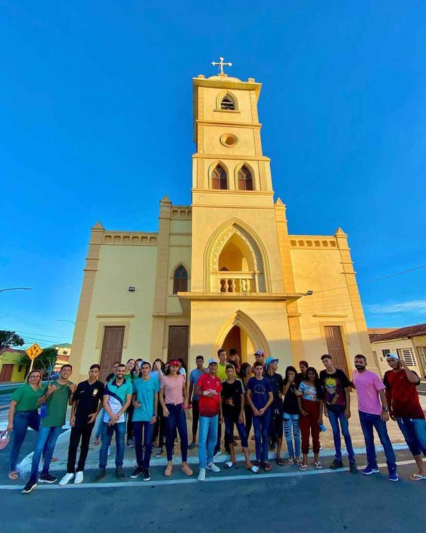 Igreja-Nossa-Senhora-da-Conceição-e-alunos-do-professor-Wagner---crédito-Wagner-Alves-Cabral.jpg