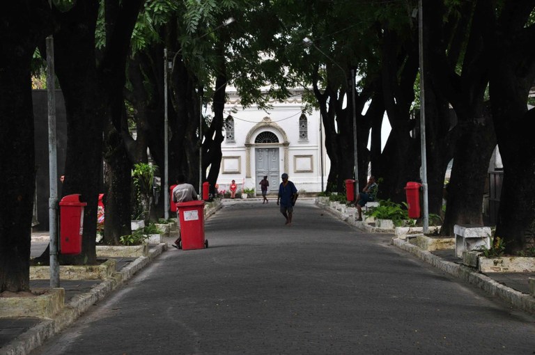 PRINCIPAL Lmpeza nos cemitérios_fotos Evandro (13).JPG