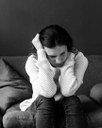adolescente-estressado-sentado-em-um-sofa.jpg