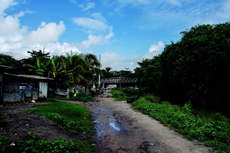 2025.05.22 Moradias às margens do rio Jaguaribe © Leonardo Ariel (4) Comunidade São Rafael EDITADA.jpg