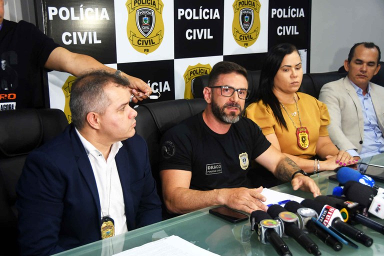 Coletiva caso Ana Sophia_F. Evandro (6).jpg