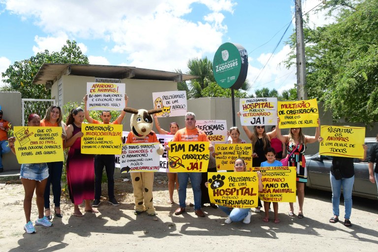 2025.10.16 Protetores de animais de Campina Grande realizam ato público na frente do Centro de Zoonoses © Julio Cezar Peres (2).JPG 2025.10.16 Protetores de animais de Campina Grande realizam ato público na frente do Centro de Zoonoses © Julio Cezar Peres (2).JPG
