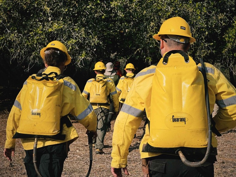 Equipes atuando no combate ao incêndio - assessoria Semas - Rossini Dantas (2).JPG