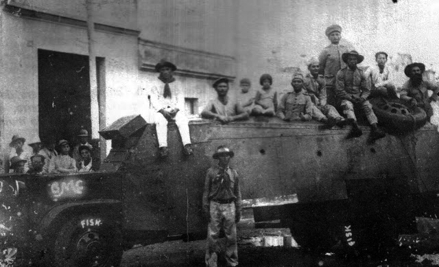 Tanque blindado de Campina Grande, em 1930.jpg Tanque blindado de Campina Grande, em 1930.jpg