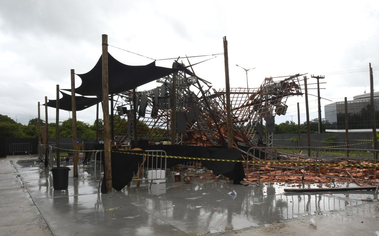 Desabamento Estrutura Casa de SHOWS_F. Evandro Pereira (10).JPG