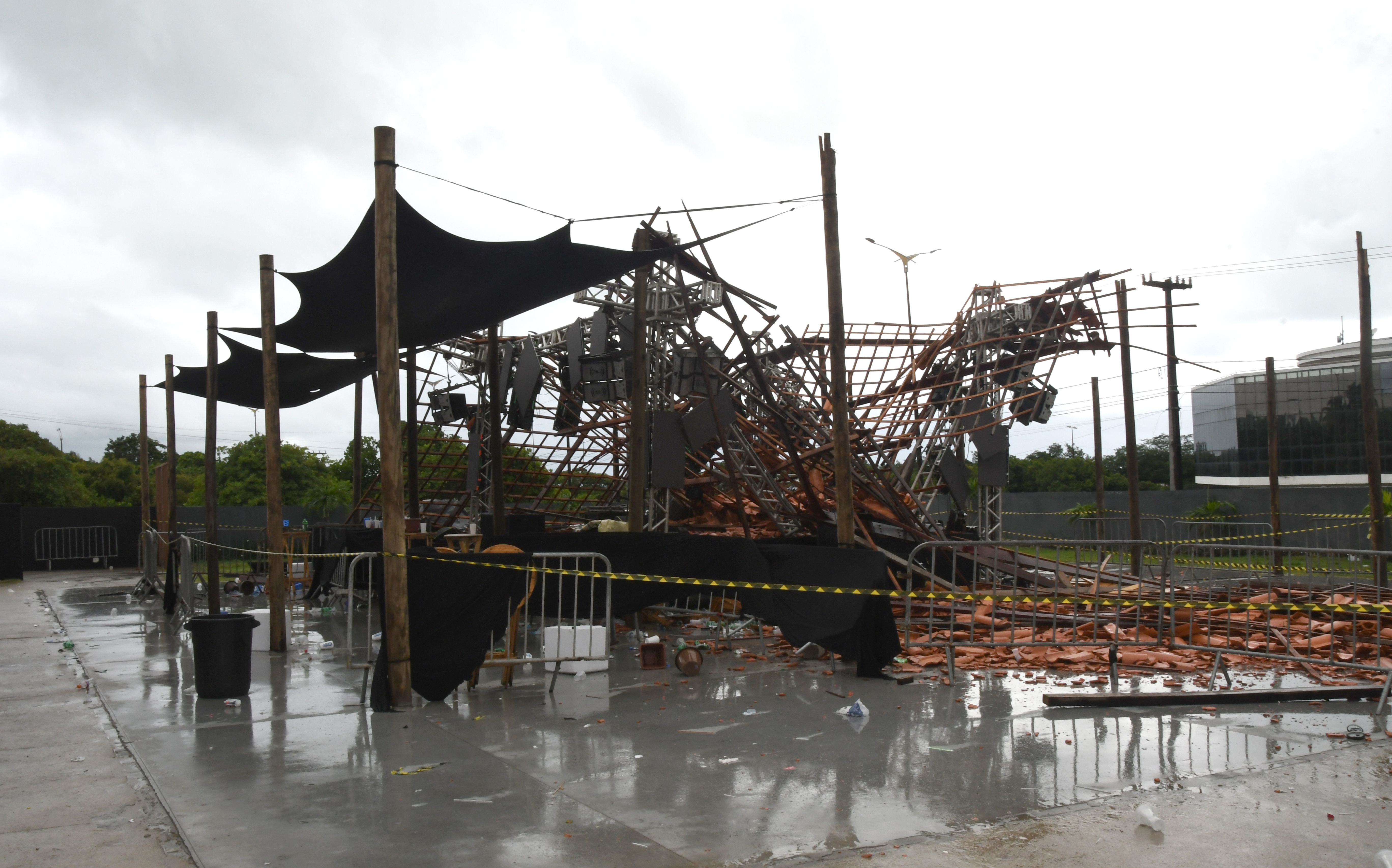 Desabamento Estrutura Casa de SHOWS_F. Evandro Pereira (10).JPG