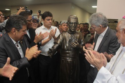 “Colocar o nome de Dom José neste hospital que vai salvar muitas vidas é extremamente significativo", disse o governador Ricardo Coutinho