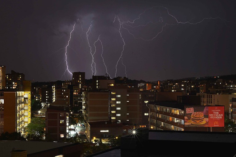Raios © Marcello Casal Jr._Agencia Brasil.jpg