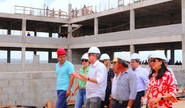 16_11_15 ricardo visita obras do hospital_foto jose marques (4).jpg
