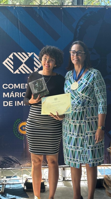 Samantha Pimentel recebendo a comenda - Crédito Marcos Moraes (2).jpeg