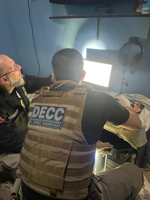 Polícia Civil cumpre mandado contra jovem que incentivava violência contra minorias pelas redes sociais2.jpeg