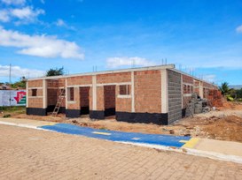 Imagens da Creche que está sendo construída através da parceria da Prefeitura e do Governo do estado.jpg