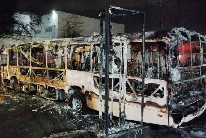 Ônibus queimado.jpeg