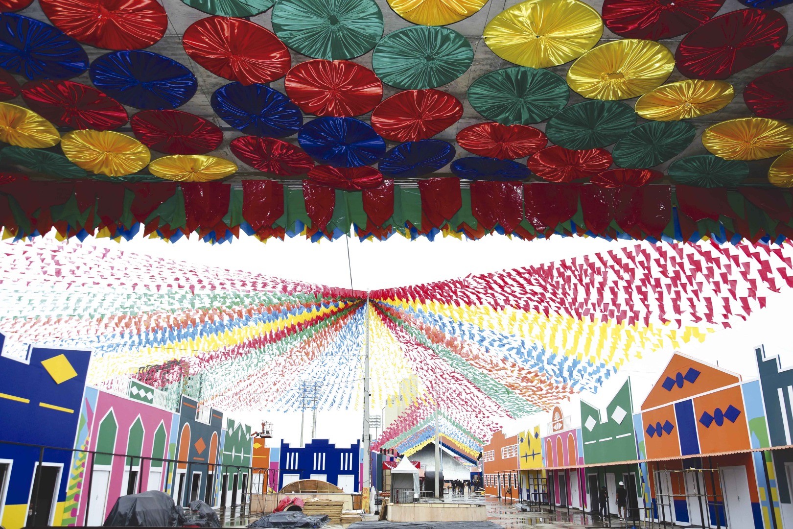 Teto-da-passagem-entre-o-Parque-do-Povo-e-o-Parque-Evaldo-Cruz_EDITADA.jpg