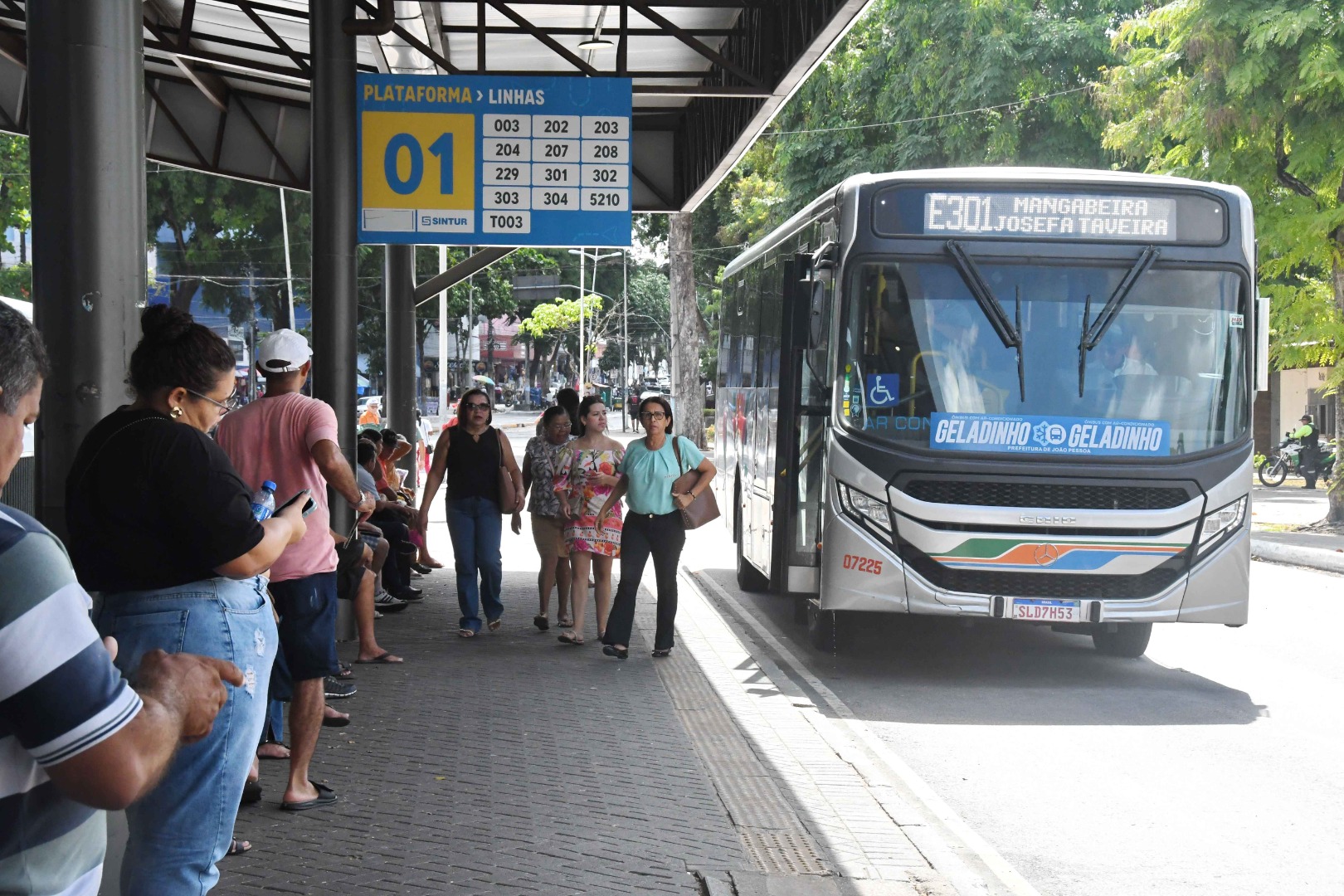2026.01.26_espera por onibus © Roberto Guedes (43).JPG