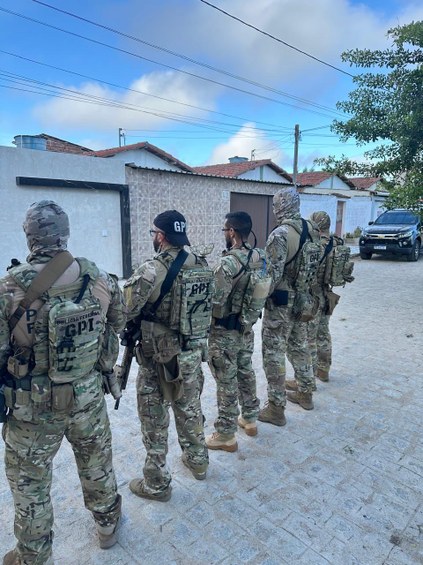 Policiais apreenderam celulares e outros itens pessoais do alvo | Foto: Divulgação/PRF