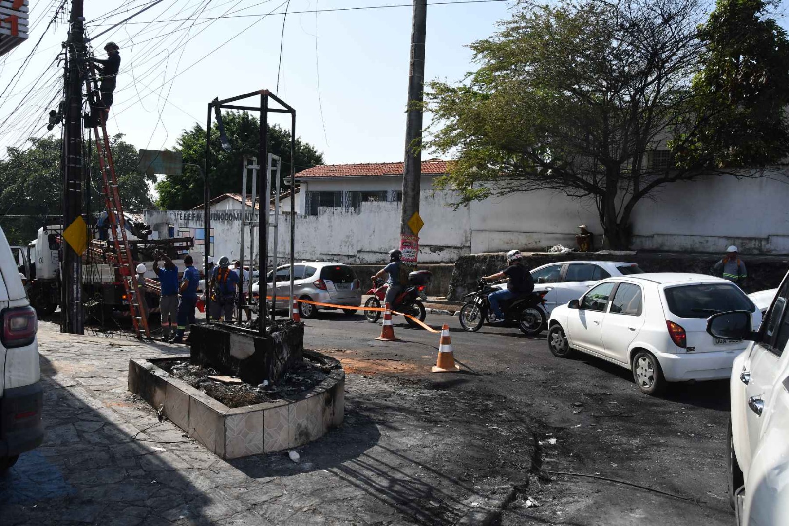 2023.07.19_onibus queimado em mandacarú © roberto guedes (2).jpg