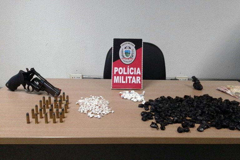 polica prende suspeito por trafico de drogas e apreende arma de fogo em laranjeiras.jpg