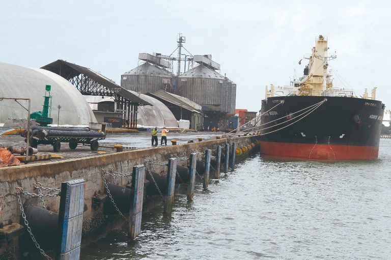 Porto_de_Cabedelo.jpg Porto_de_Cabedelo.jpg