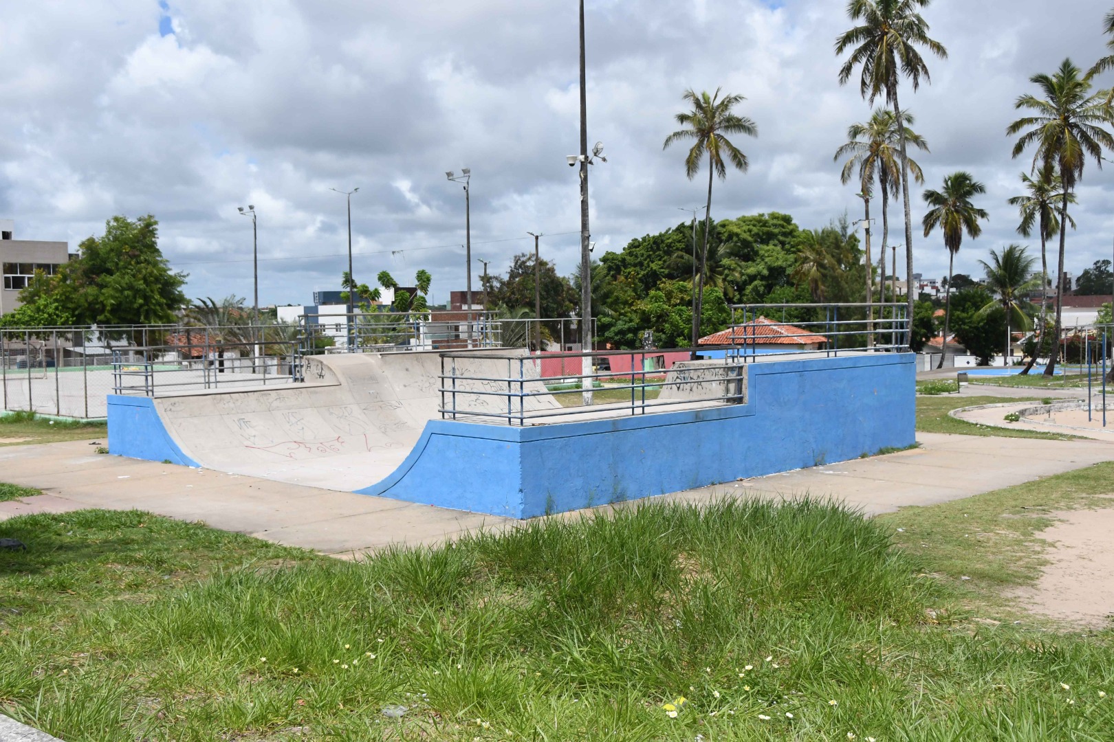 2026.03.23_praças depredadas_praça coqueiral © Roberto Guedes (71).JPG