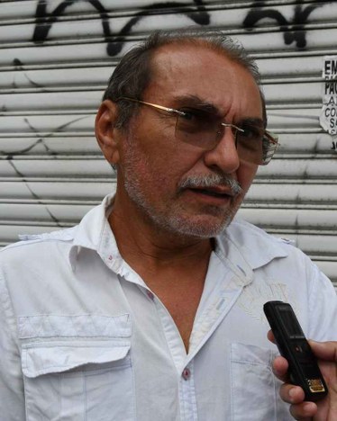 "Isso atrapalha os pedestres e motoristas, uma vez que tira a atenção de todos. Deveria ter alguma punição para quem faz isso de forma exagerada" José Donizete - Foto: Edson Matos