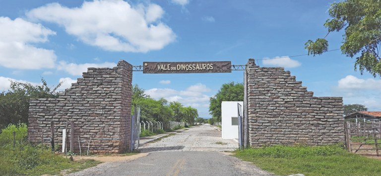Vale dos Dinosauros Sousa abril 2023_entrada_foto_Andre_Cananea.jpg