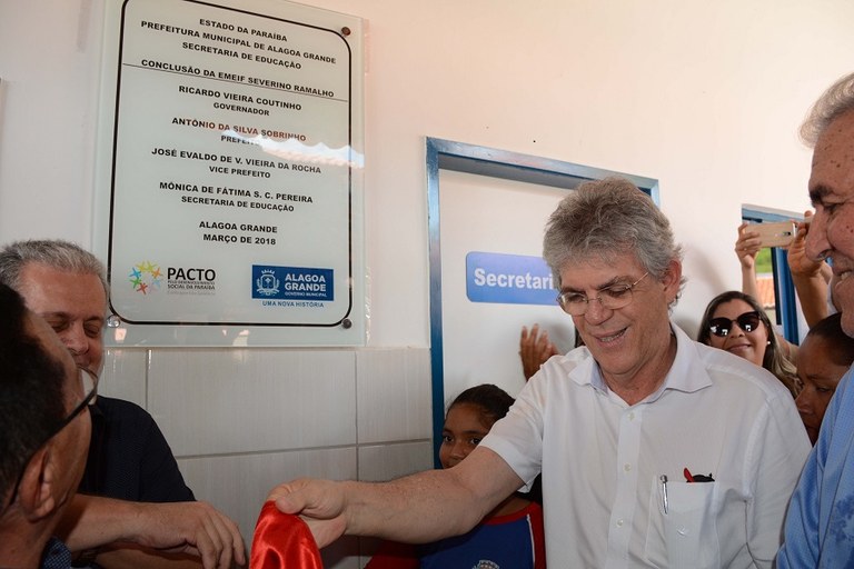 08-03-2018-F-escola.jpg