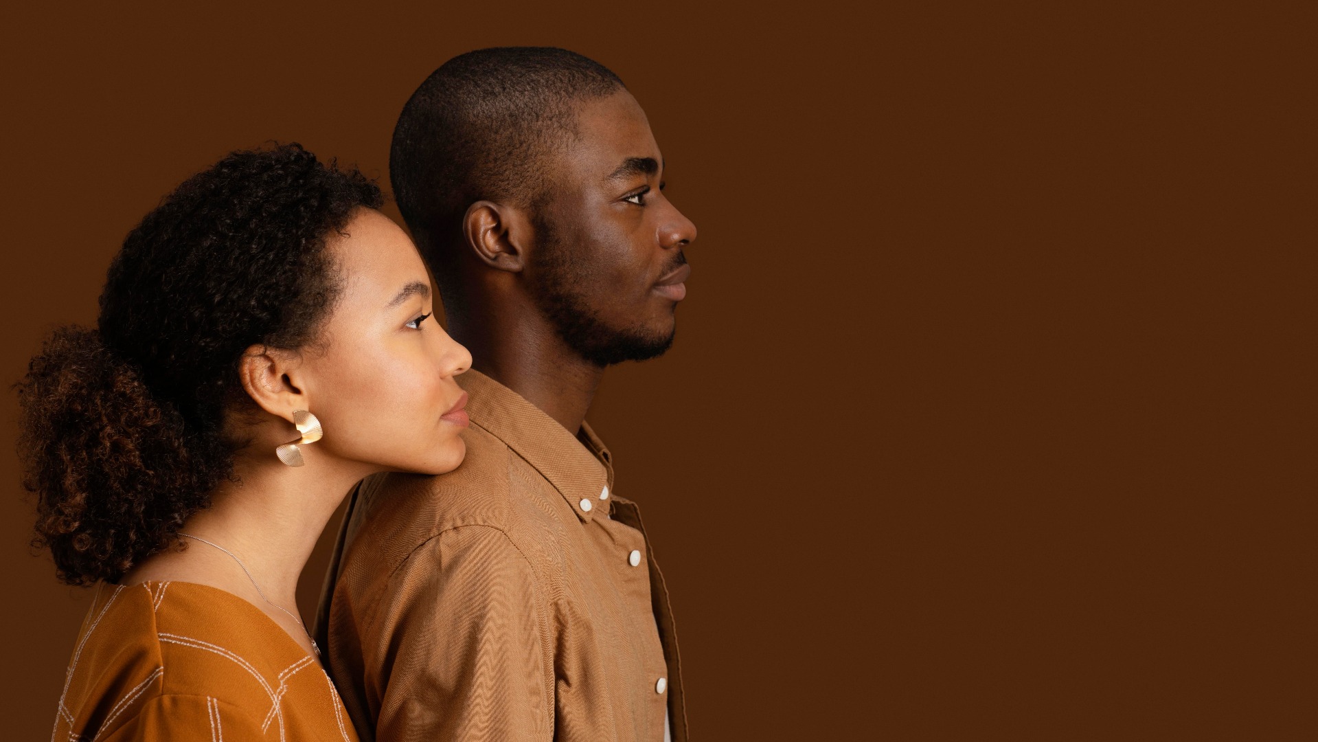 vista-lateral-do-casal - Freepik.jpg