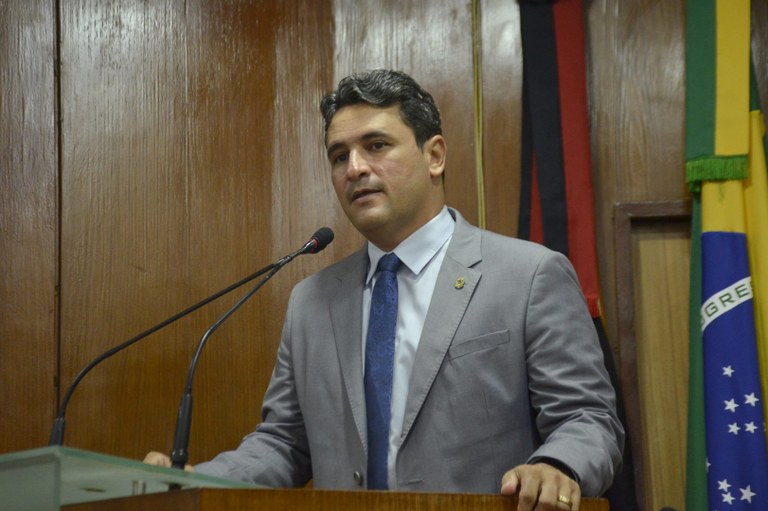damásio Franca.jpg