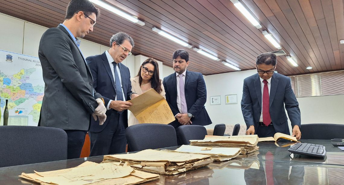 Documentos históricos.jpg